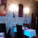 Relais du Chapeau Rouge Dentro