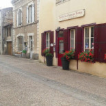 Relais du Chapeau Rouge Exterior