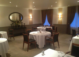 Le Coin Perdu inside