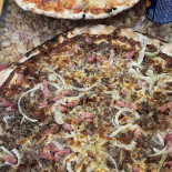 L'Ile Aux Pizzas food