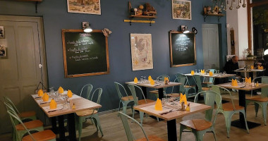 Le Bonnet D'âne À l'intérieur