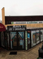L'Olivier outside
