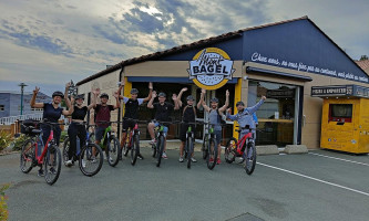 Mont Bagel outside