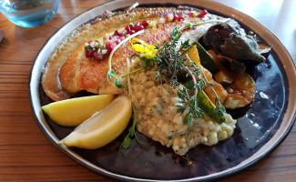 Mer And Co food