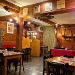 La Tute De L'ours inside