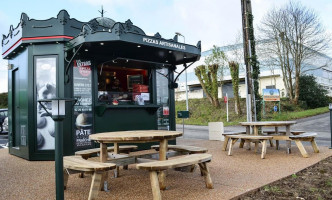 Le Kiosque à Pizzas outside
