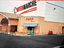 Pizza Marco outside