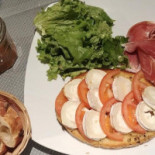 Le Pressoir De Marie food