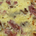 Pizz'art Mona Lisa Pizzeria à Bons En Chablais food