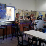 Café De L'avenue À l'intérieur