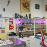 Café De L'avenue À l'intérieur