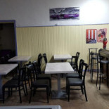 Café De L'avenue À l'intérieur