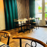 Le P'tit Cardinal inside