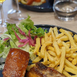 Le P'tit Cardinal food