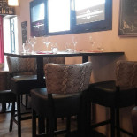 La Cave des Tontons Dentro