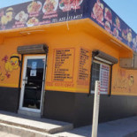 Camion Pizza outside