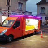 Camion Pizza outside