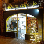 Pizza Mando outside