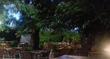 Le Saint Jacques outside