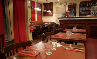 L'Âne Rouge inside