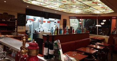 L'Âne Rouge inside
