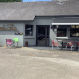 Le Grand Pas Exterior