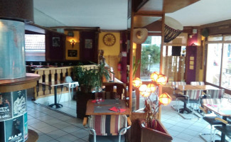 Autour Du Monde Extérieur