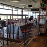 De L'hippodrome inside