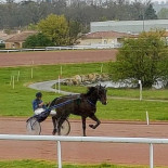 De L'hippodrome outside