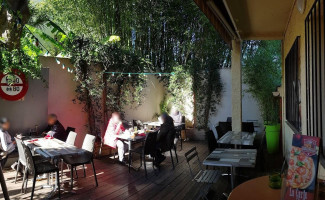 Chez Merce outside