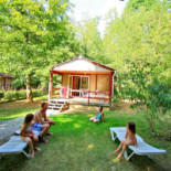Village De La Combe Location De Chalets A Domme En Perigord Noir Piscine Chauffee Et Couverte Exterior
