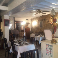 La taverne a moules inside