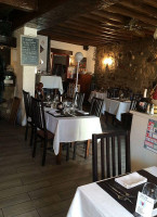 La taverne a moules inside