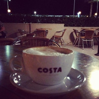 Café Marisco Twins outside