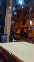 Le Yummy's outside