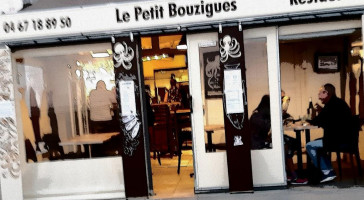 Le Petit Bouzigues outside