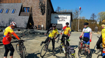 Farmarska Basta outside