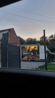 La Pat'a Pizza outside