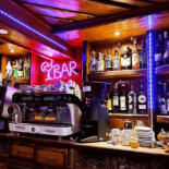 Le Chalet Suisse Dentro