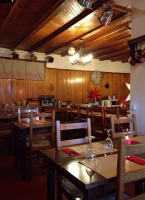 Hôtel-bar-restaurant Le Central inside