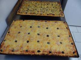 Wowo pizzas food