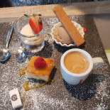 Le Café Du Commerce food