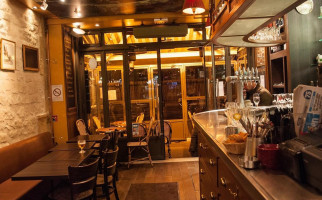 Le P'tit Bistro À l'intérieur