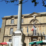 Madeleines De Christophe outside