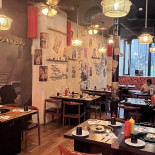 La Cantine Coreenne Dentro