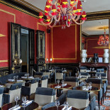 Cafe Richelieu At The Musee Du Louvre À l'intérieur
