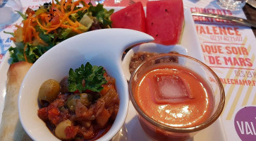 LA TABLE DES JEANNES Nourriture