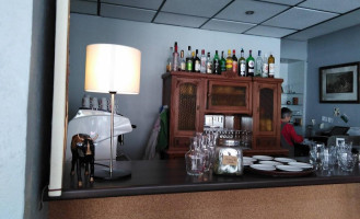 LA TABLE DES JEANNES À l'intérieur