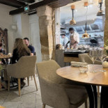 Auberge Nicolas Flamel inside