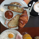 Clichy's Tavern food